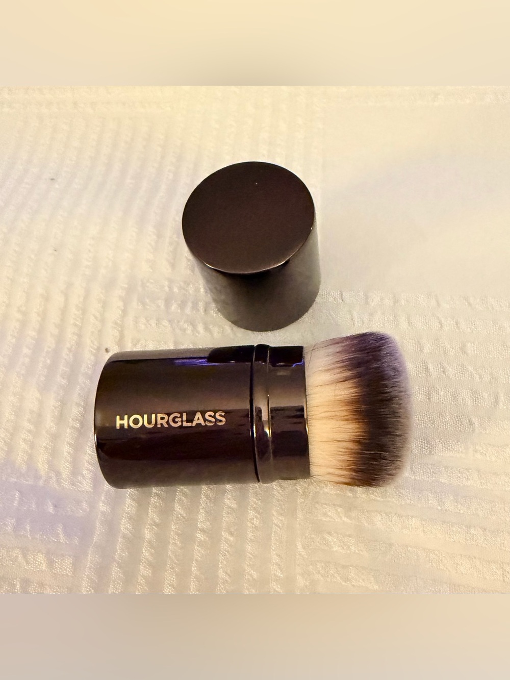 HOURGLASS Retractable Kabuki Brush New without box MSRP $60